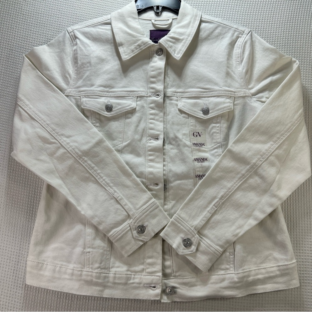 Women’s Super Cute Brand New White Gloria Vanderbilt Denim Jacket Size M